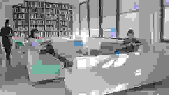 Students sitting on sofas reading in MA Curatorial Practice lounge.