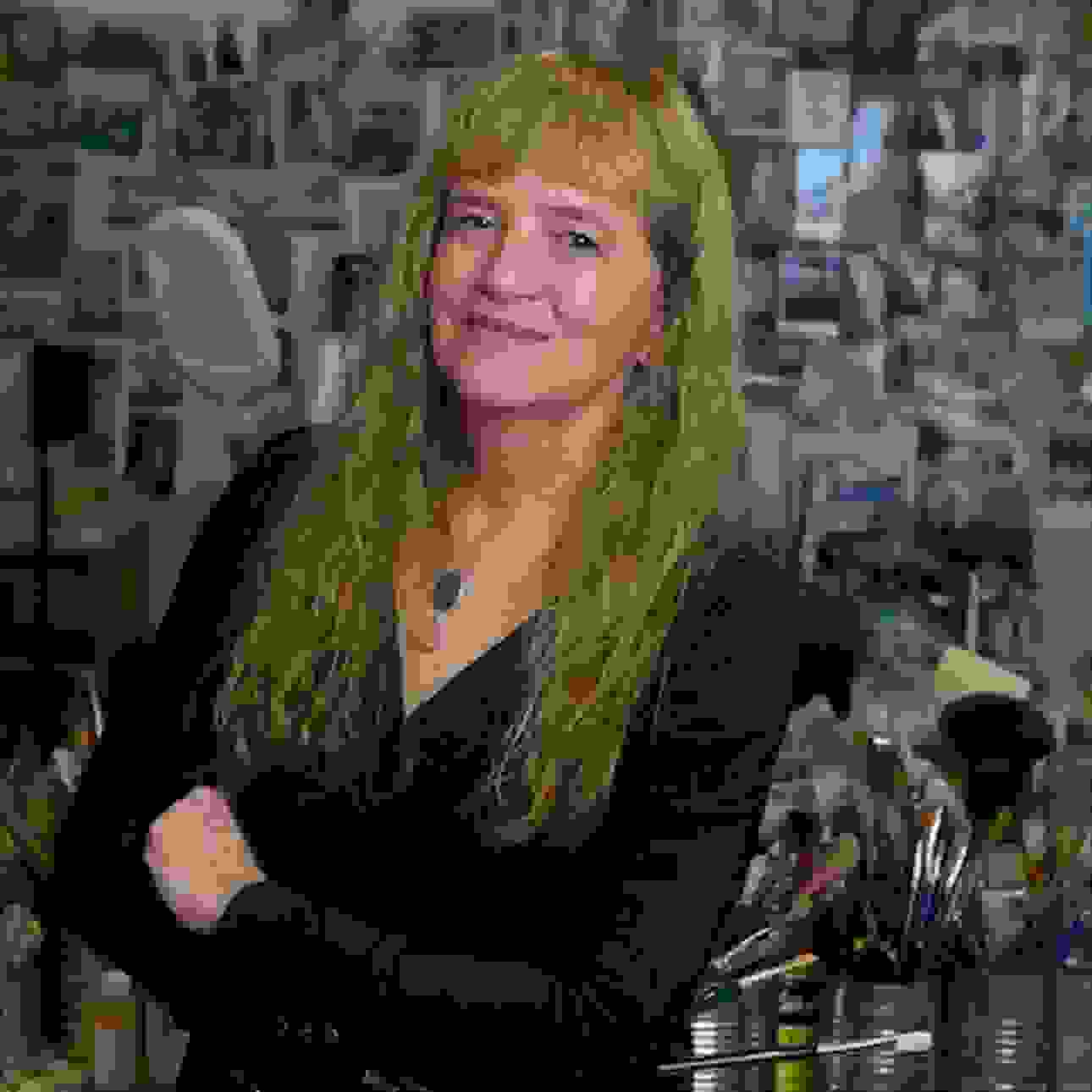 Photo portrait of Kelynn Alder in her studio