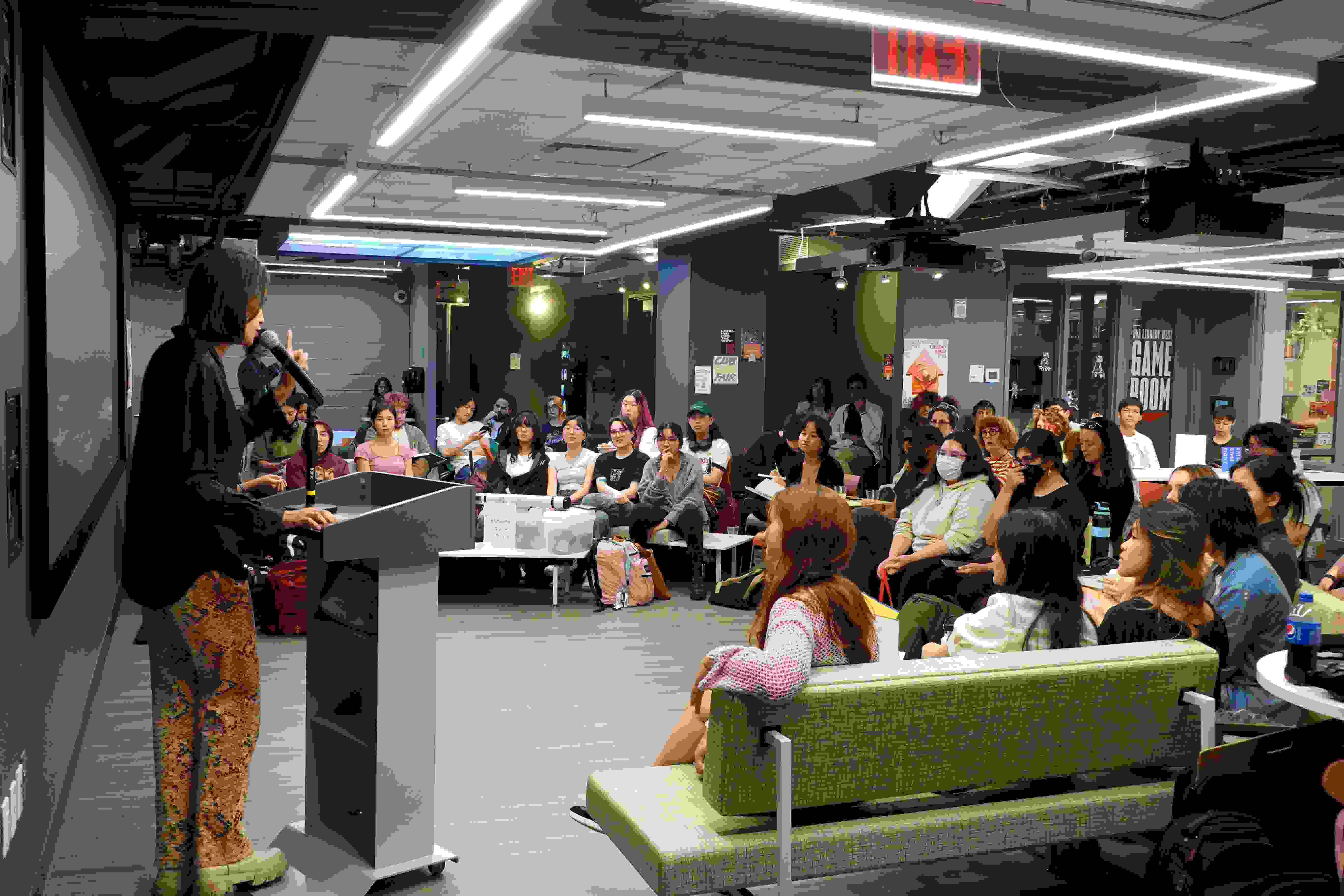 Poet and Professor Kay Gabriel gives a reading and lecture to large group of honors students