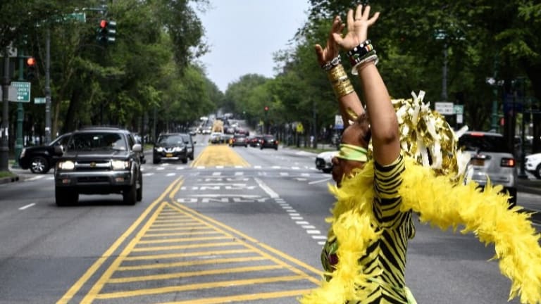 Picture of Ayana Evants performing in yellow outfit on road