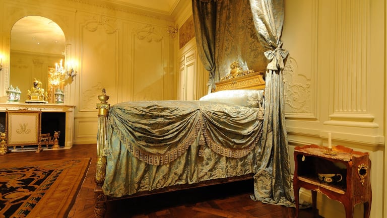 Bed Lit La Duchesse En Impriale on display at the Metropolitan Museum of Art 