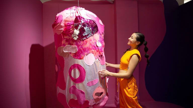 Bianca Dunn assembling the Gram positive bacteria sculpture, 2022. (Photo: Jingyao Huang)