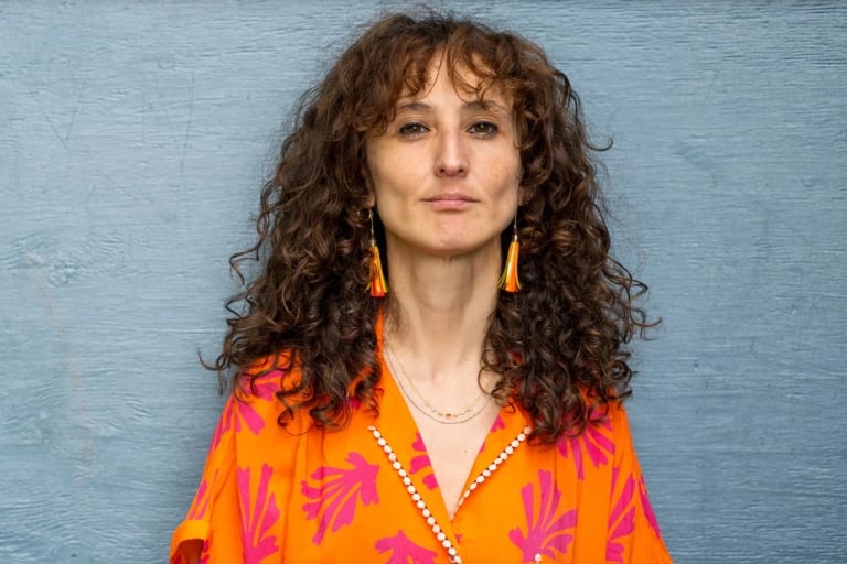 Image of Zeynep Öz in orange shirt 