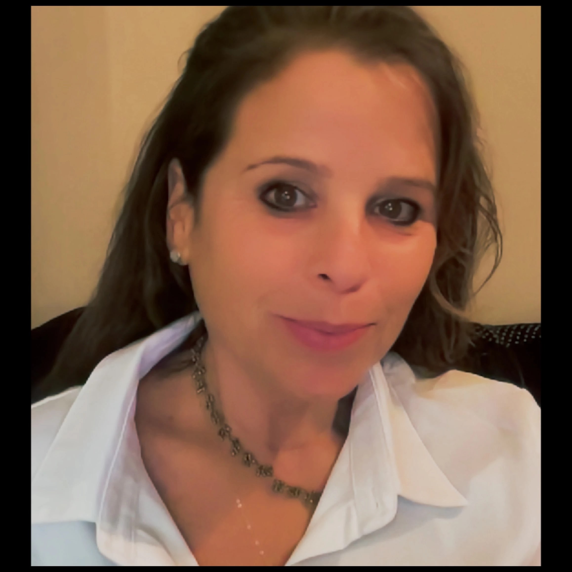 Headshot Miah Artola