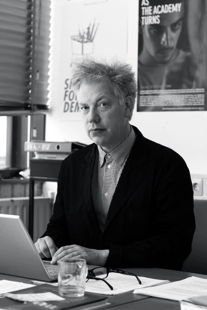 Black and white image of Henk Slager in front of a laptop