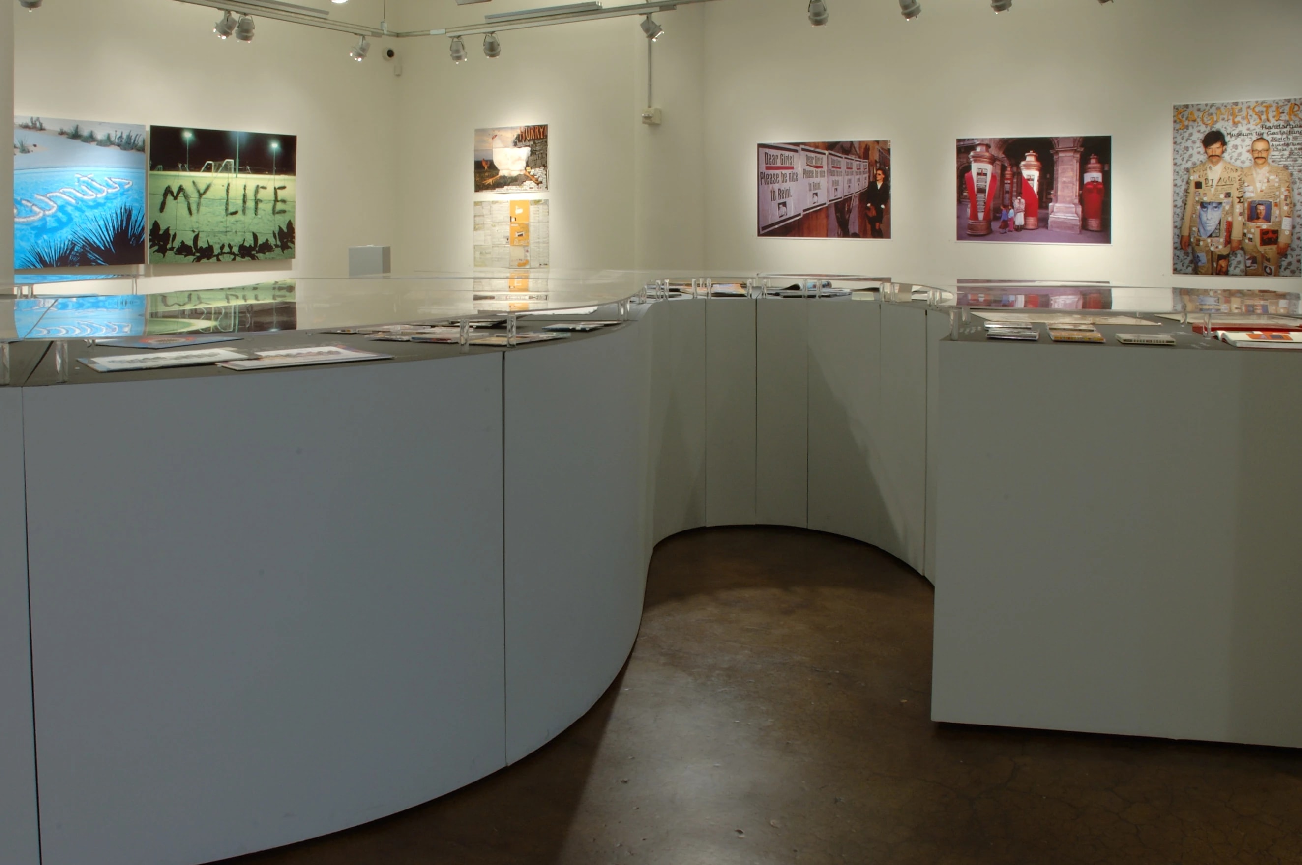 Curved display counter.